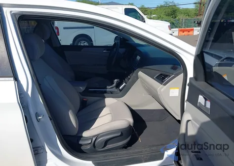 2017 Hyundai Sonata Hybrid Se z USA, uszkodzony, nr VIN KMHE24L33HA066878